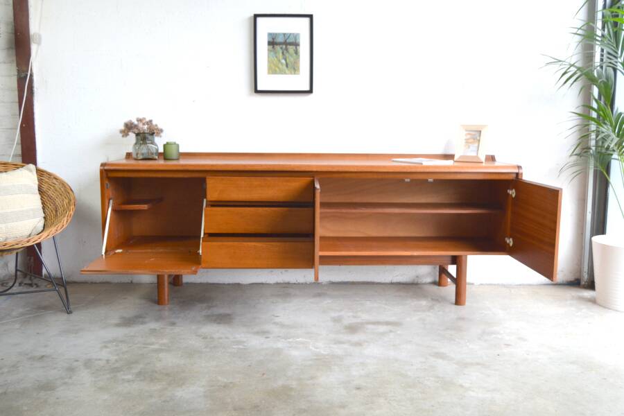 Sideboard by White & Newton curved * 208 cm