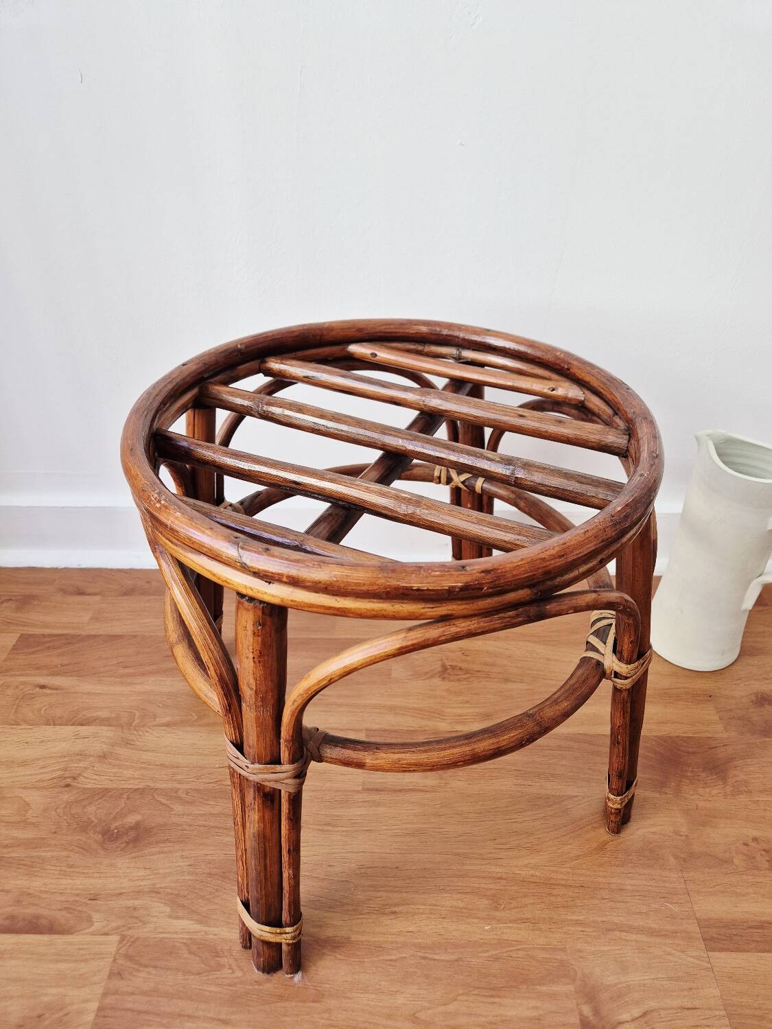 Rattan stool/plant stand - Vintage