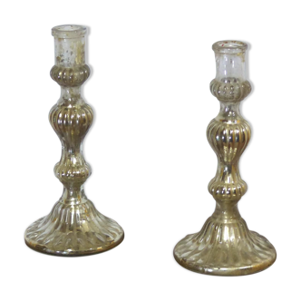 Paire de bougeoirs en verre églomisé