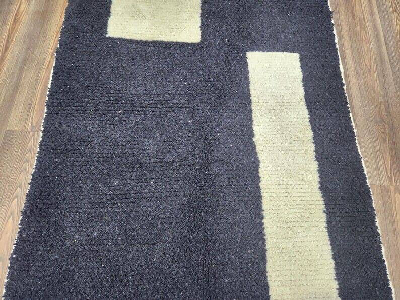 Handmade traditional Beni Ourain Berber rug 150 x 250 cm
