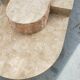 Table basse en placage de travertin de Maitland_Smith 1970