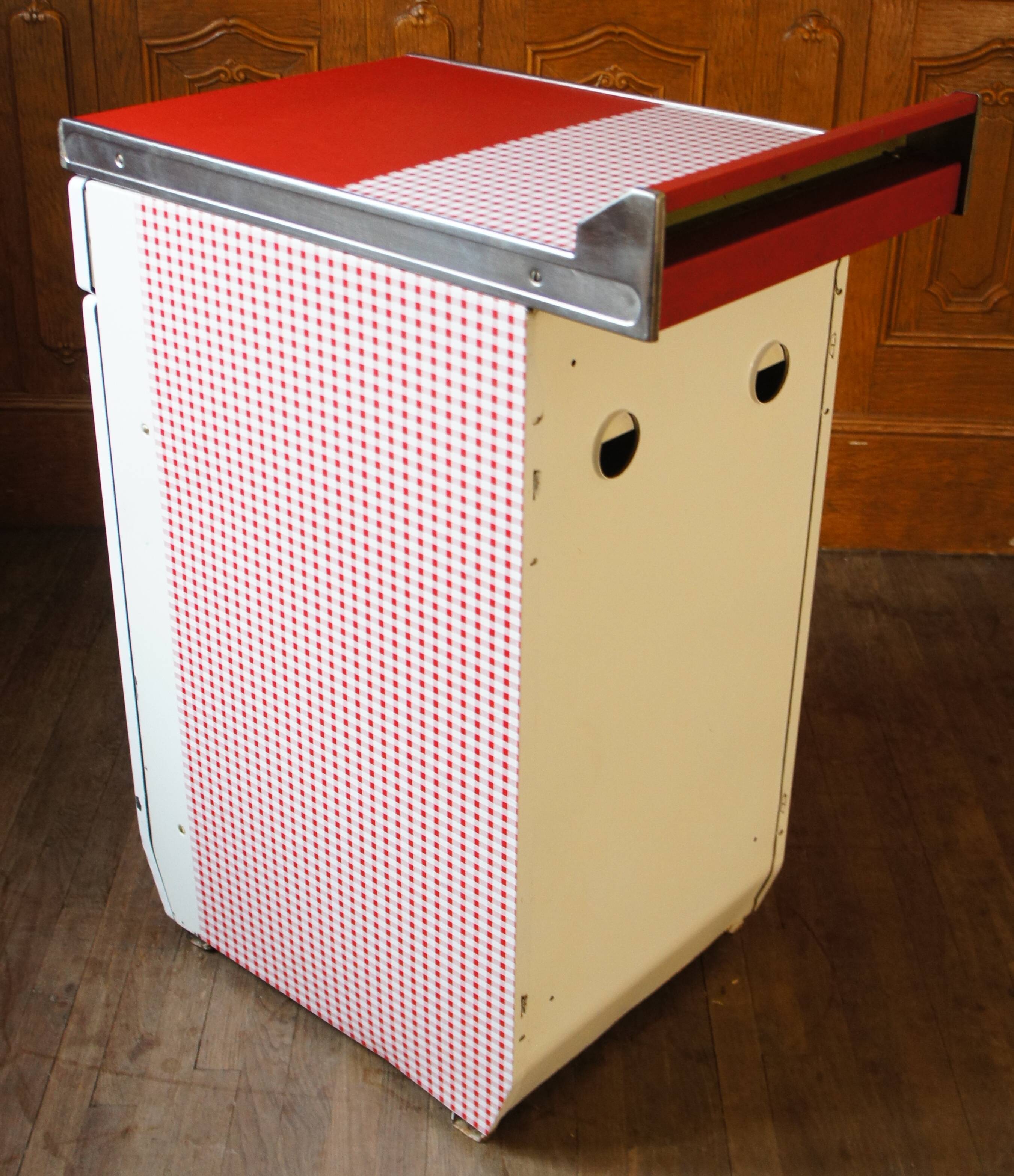 Pantry cabinet in enamelled sheet metal Mobilux around 1950