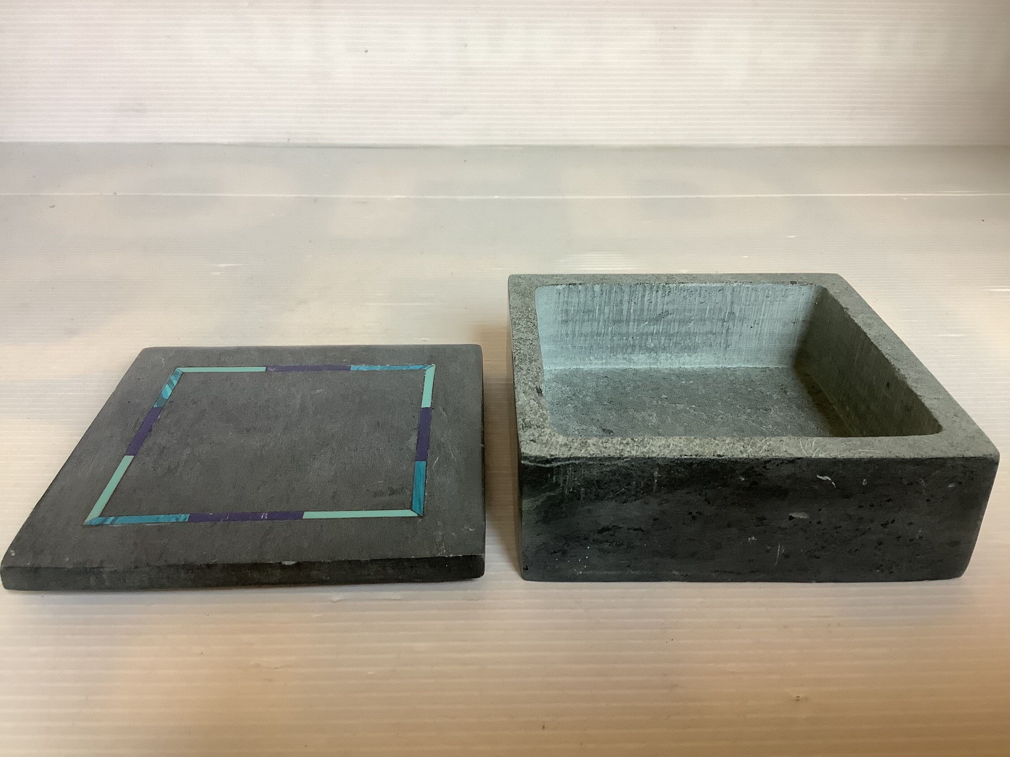 Grey and blue ring holder tray