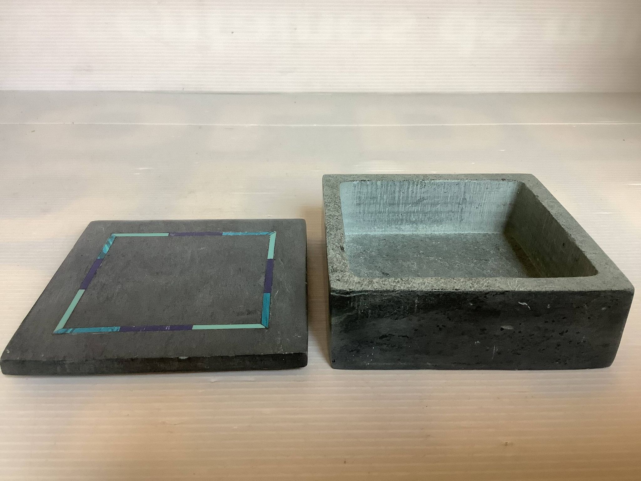 Grey and blue ring holder tray
