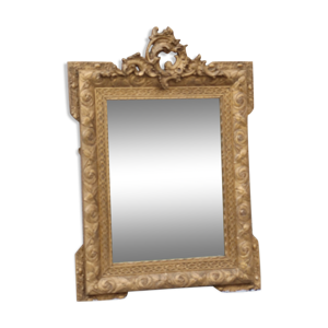 Miroir à fronton mouluré de style