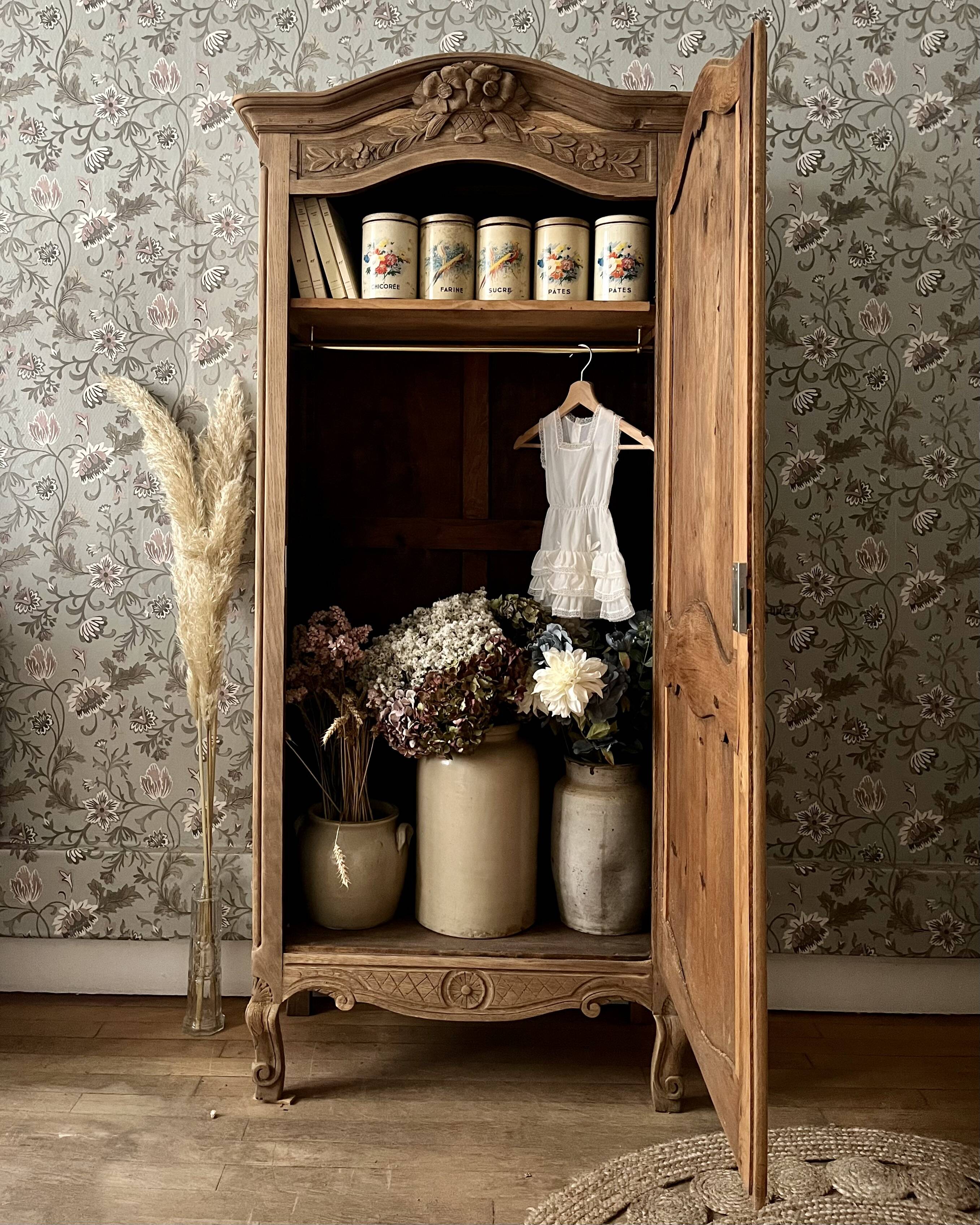 Armoire bonnetière en chêne (rénovée)