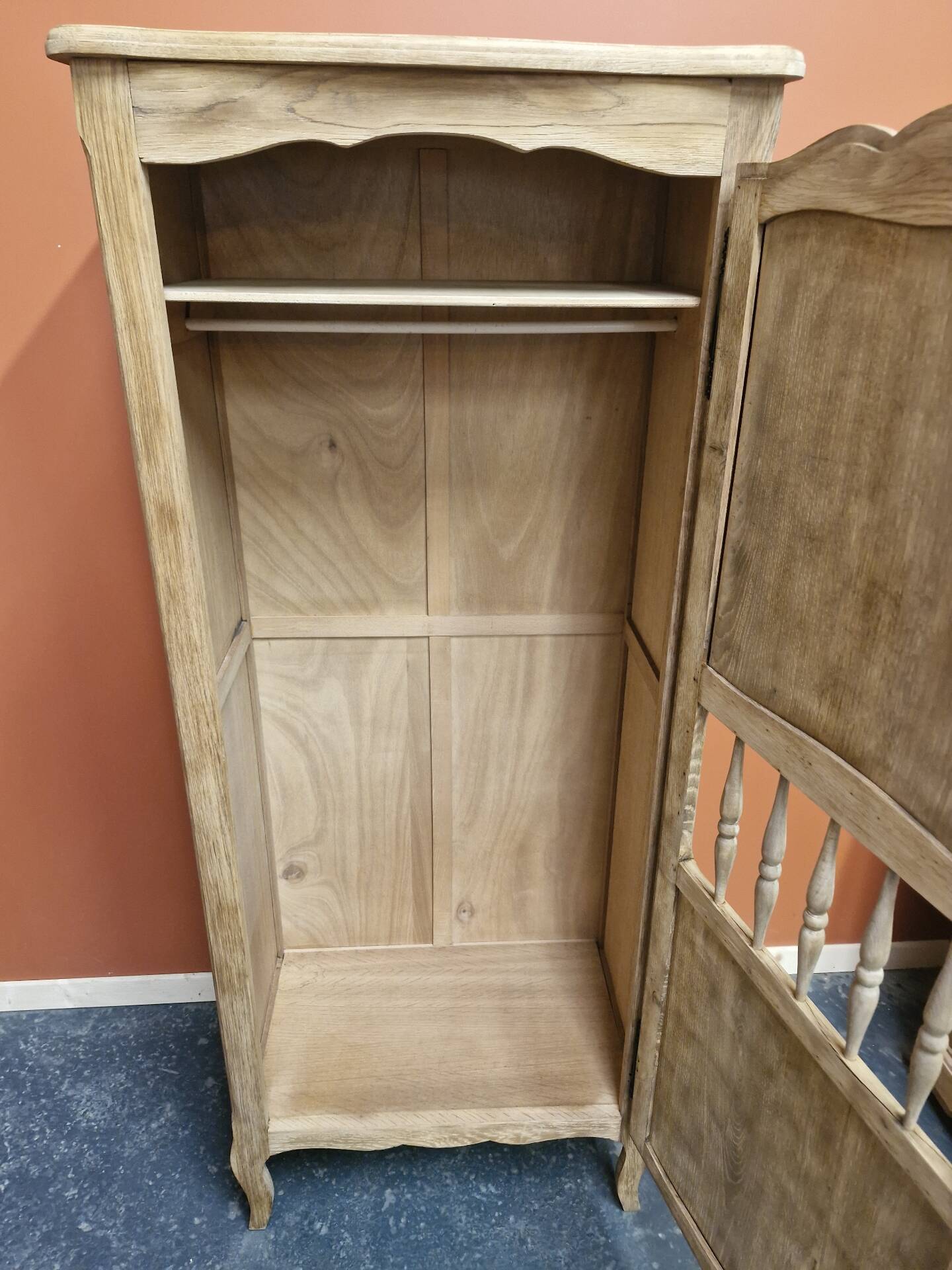 Wooden cabinet Aerogommer