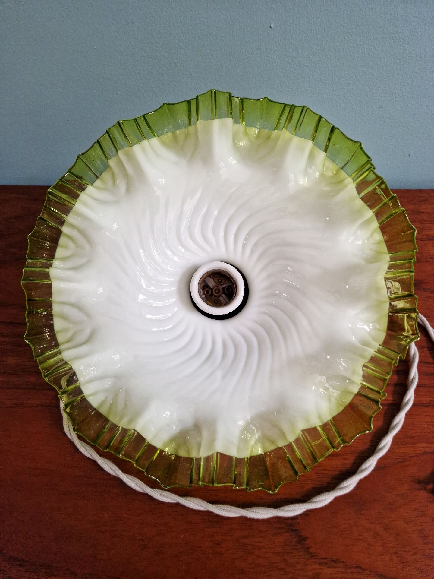 Art Deco suspension in white opaline with a scalloped design, 1920-30.