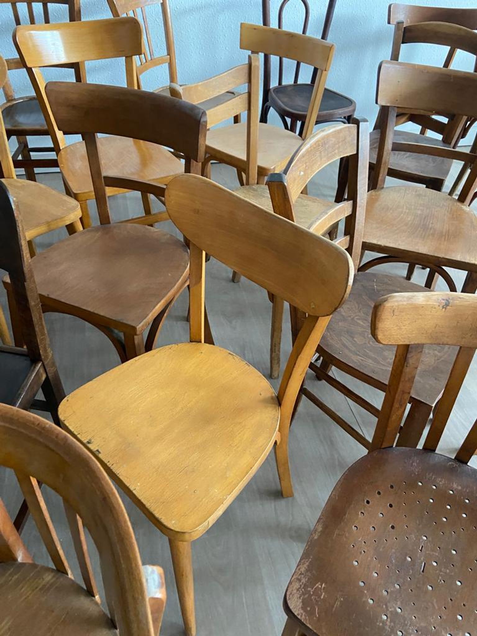 Set of 30 bistro chairs BOIS COURBÉ Vintage 60s mismatched