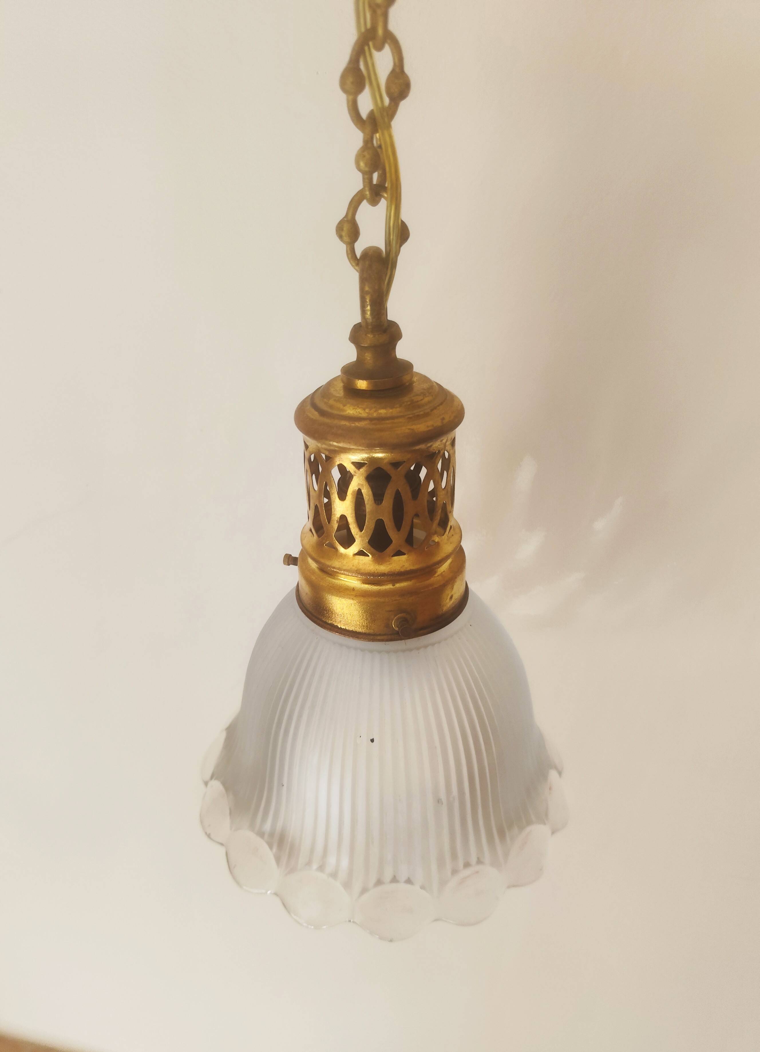 Suspension  de style art nouveau 1900 en laiton - tulipe en verre dépoli