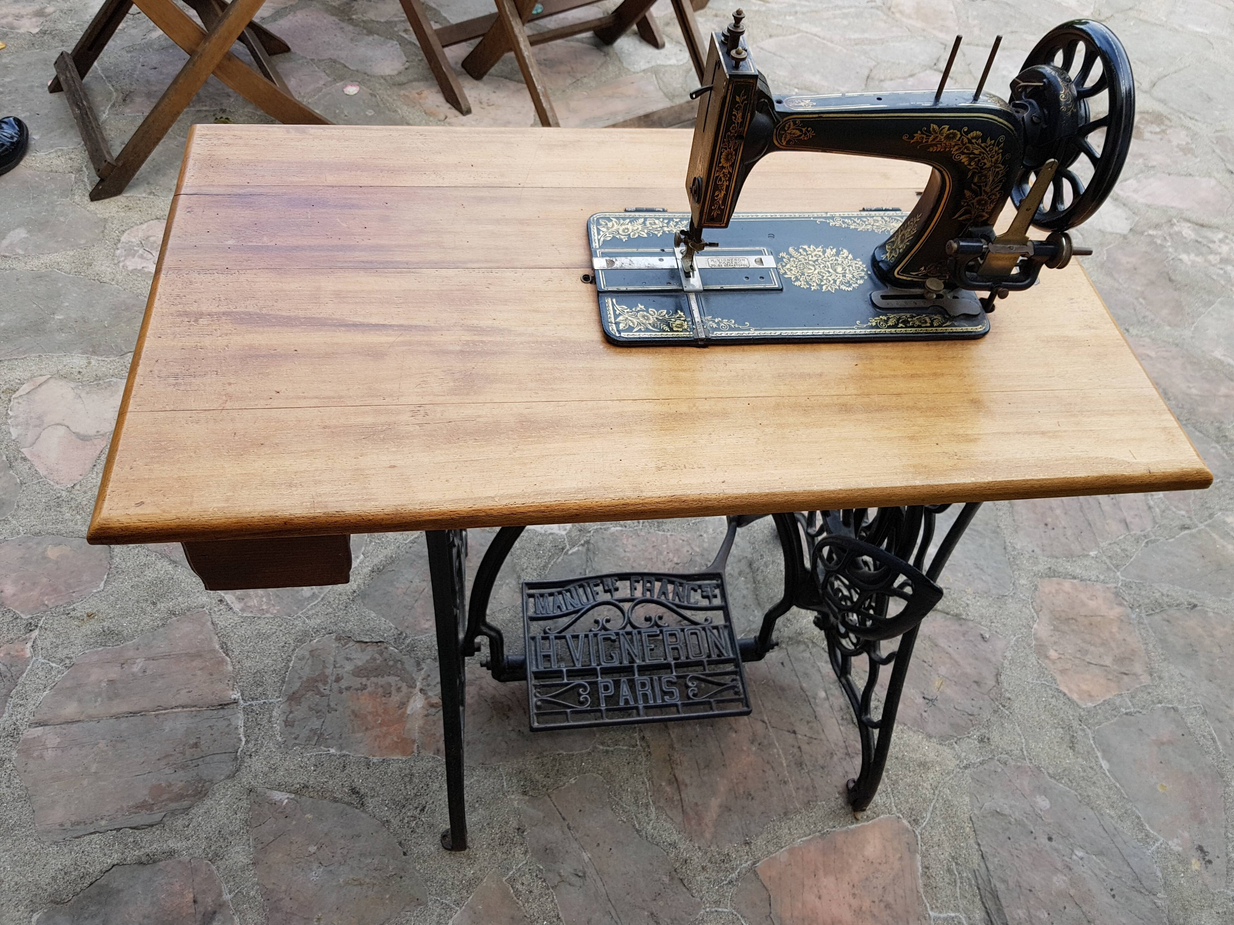 Old sewing machine H. Vigneron