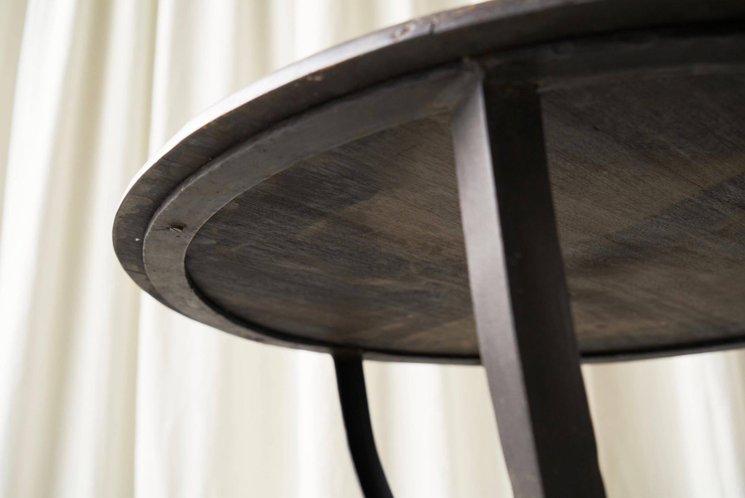 Table d'appoint Wabi Sabi métal forgé et bois teinté années 1920