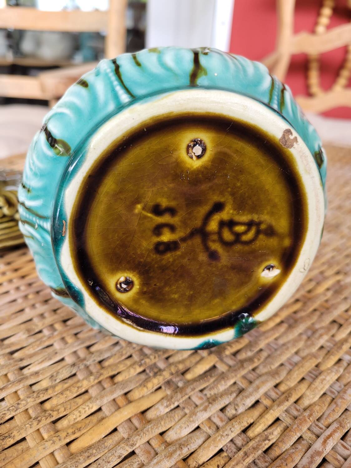 Covered slip pot