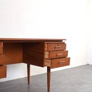 Bureau exécutif en teck danois des années 1960.