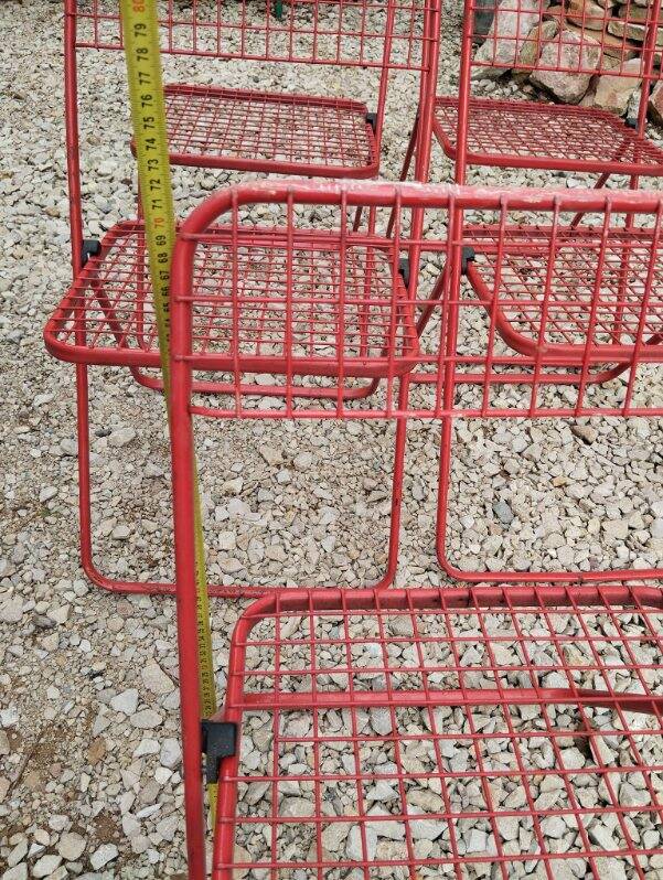 Set of 5 vintage red metal mesh folding chairs, Ted Net style.
