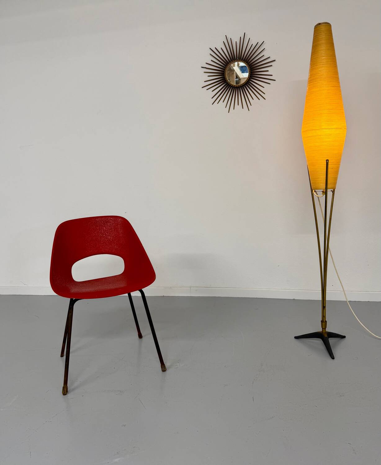 Antique brass and fiber amphora floor lamp from the 60s vintage design