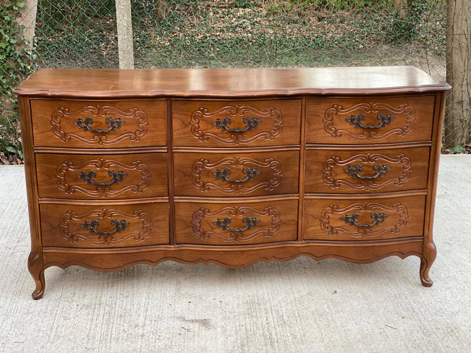 Commode américaine 9 tiroirs Bassett Furniture style Louis XV en bois massif, 1940