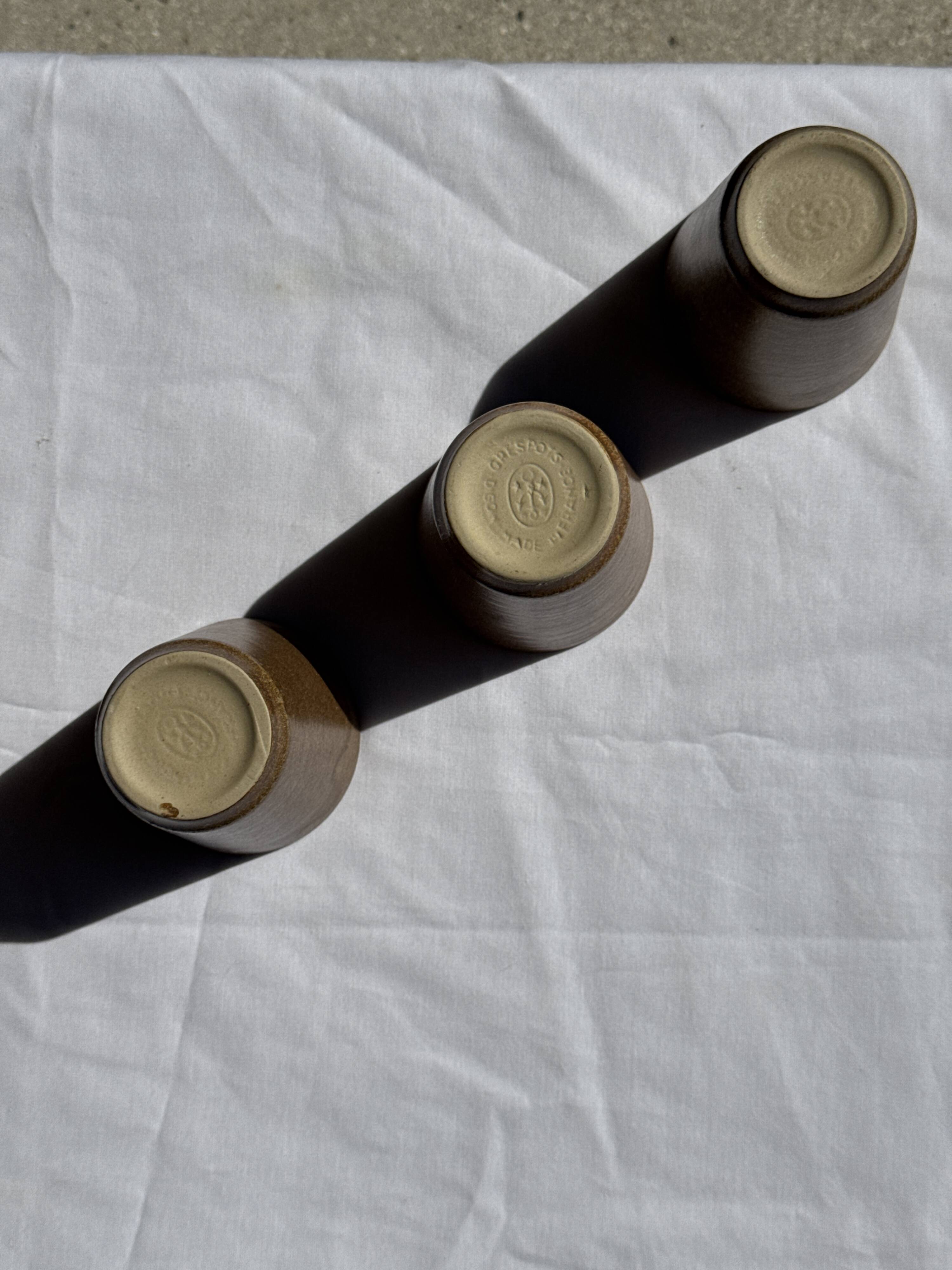 Lot de 5 tasses/mugs vintage en grès émaillé brun miel Grès Village H9 D8