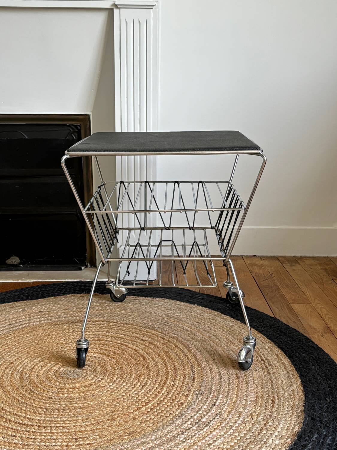 Vintage magazine rack 60'