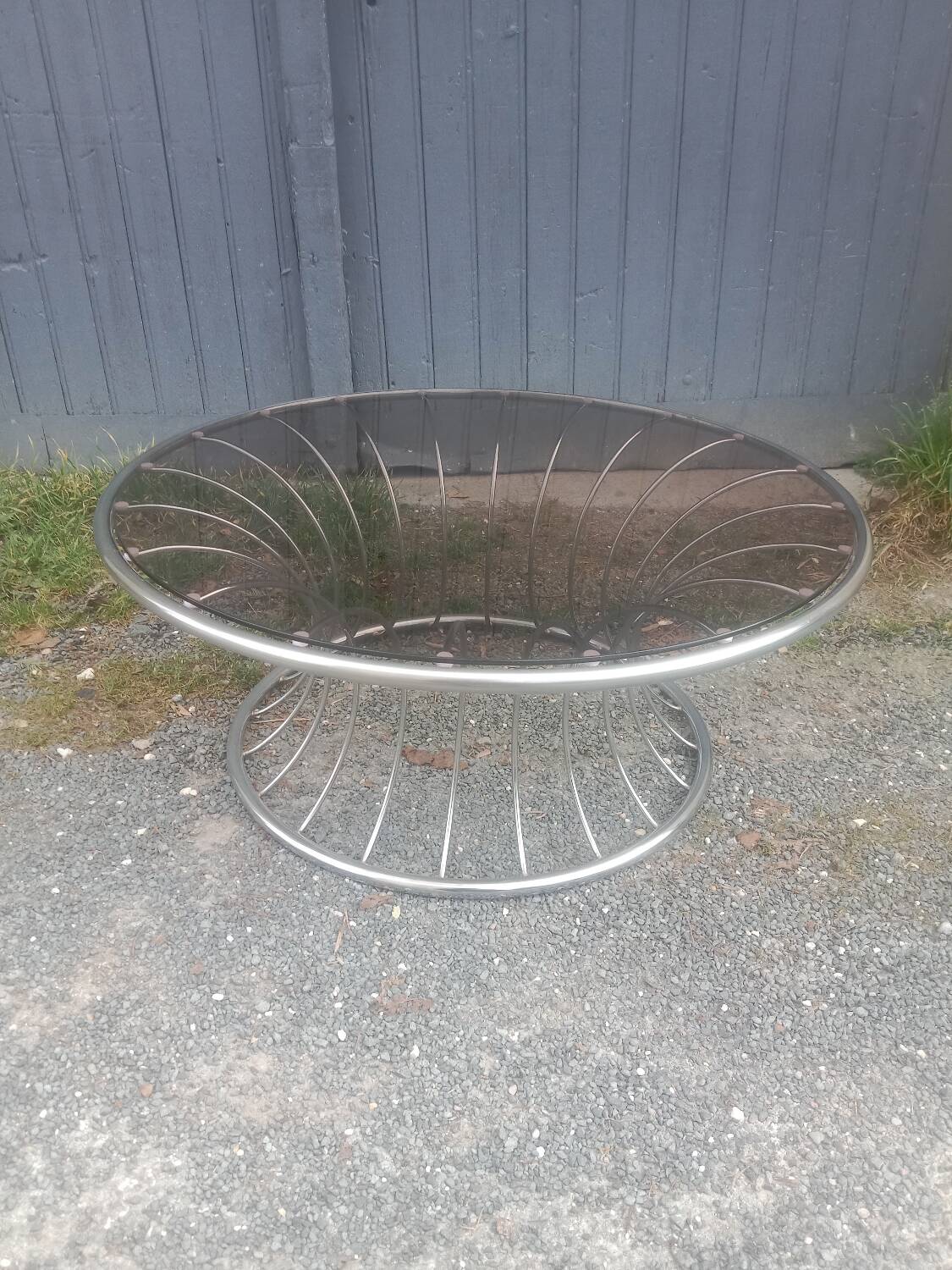 Table basse chrome et verre fumé