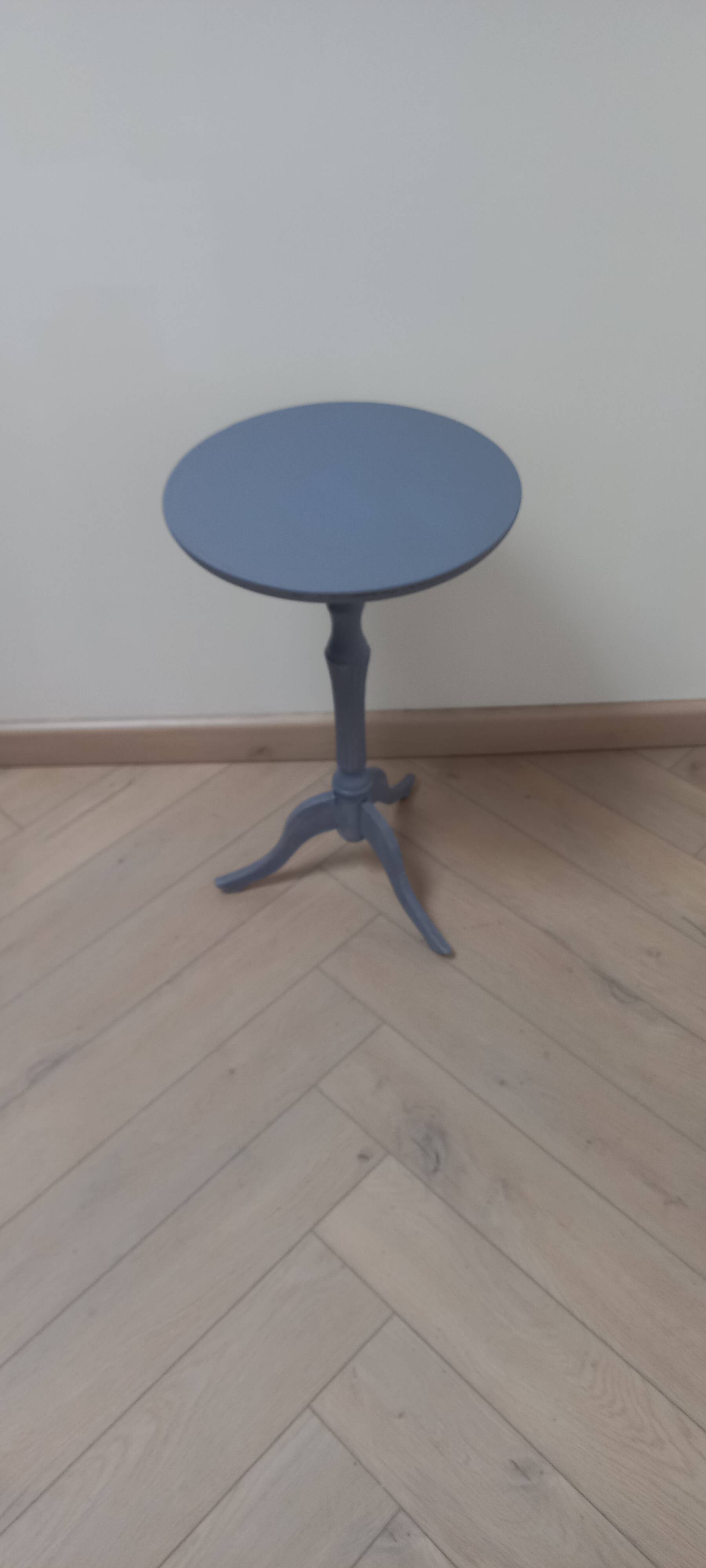 Refurbished tripod pedestal table
