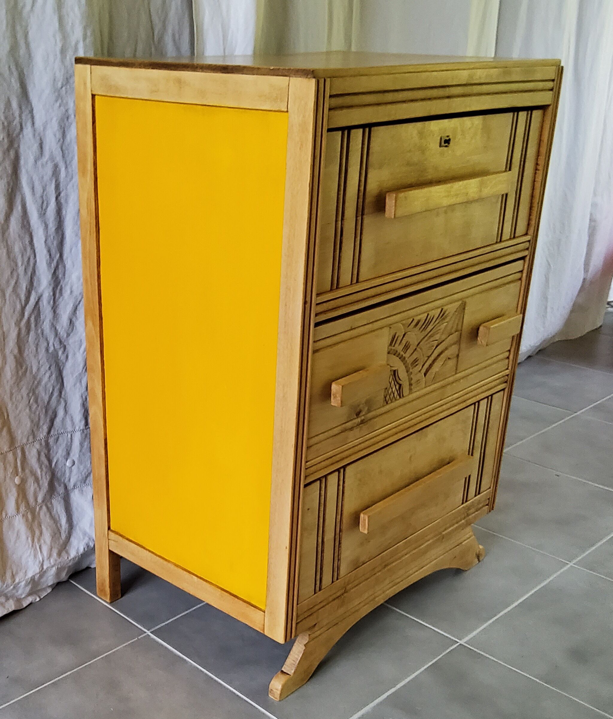 Art deco chest of drawers