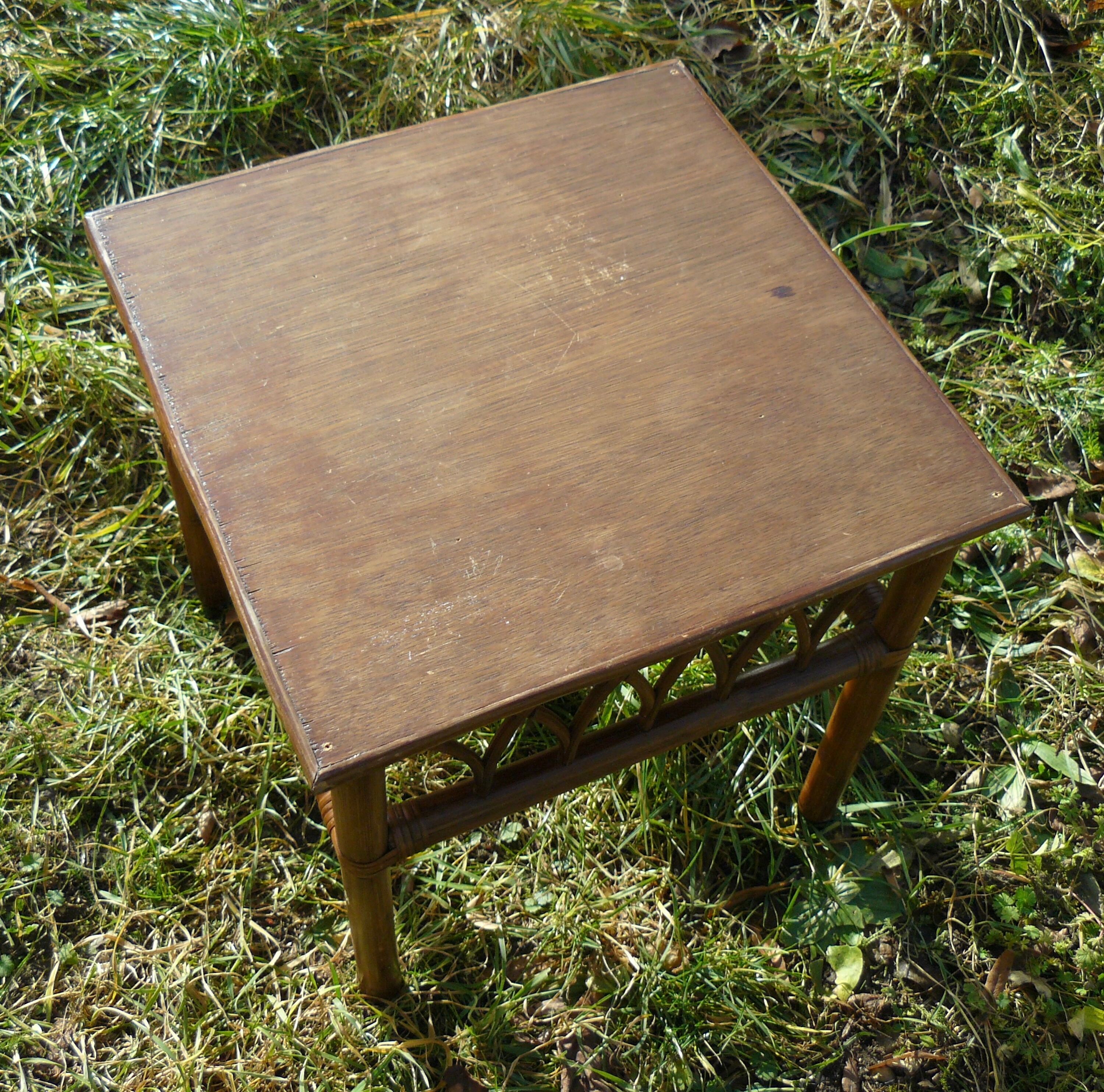 Table d'appoint rotin vintage 1970