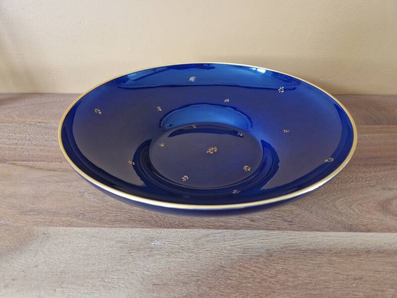 Important cobalt blue and gold porcelain cup from Sèvres - 1946