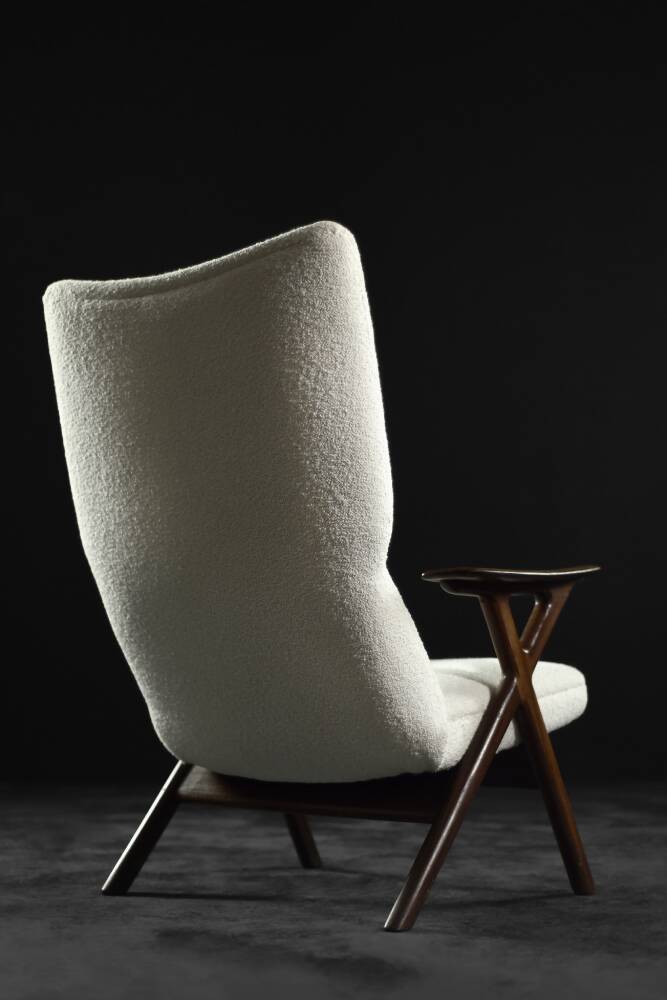 Fauteuil haut de salon vintage en teck et tissu bouclé blanc du milieu du siècle norvégien, années 1960