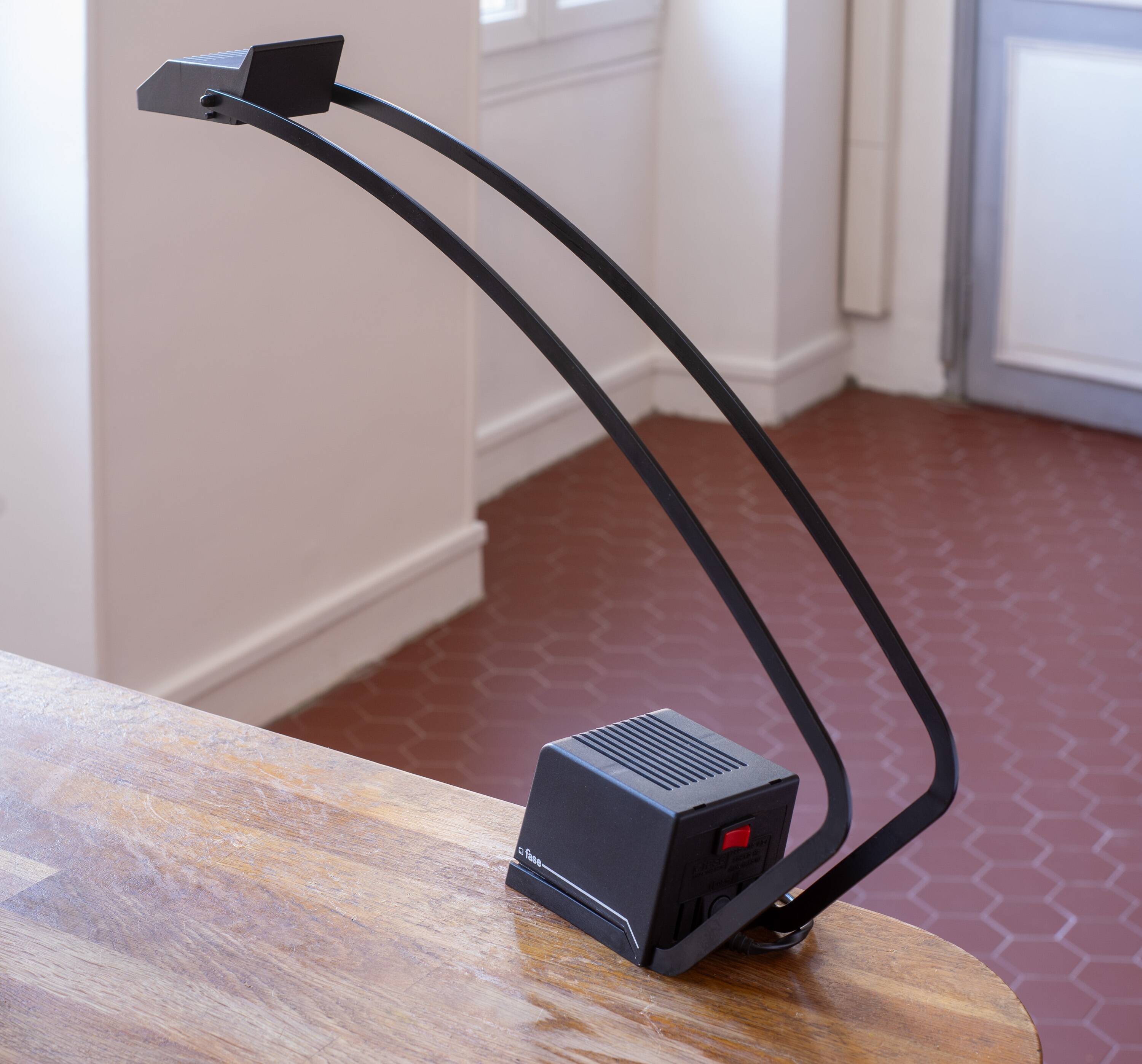 FASE Vintage table lamp from the 80s - Model: Nutria - Good condition