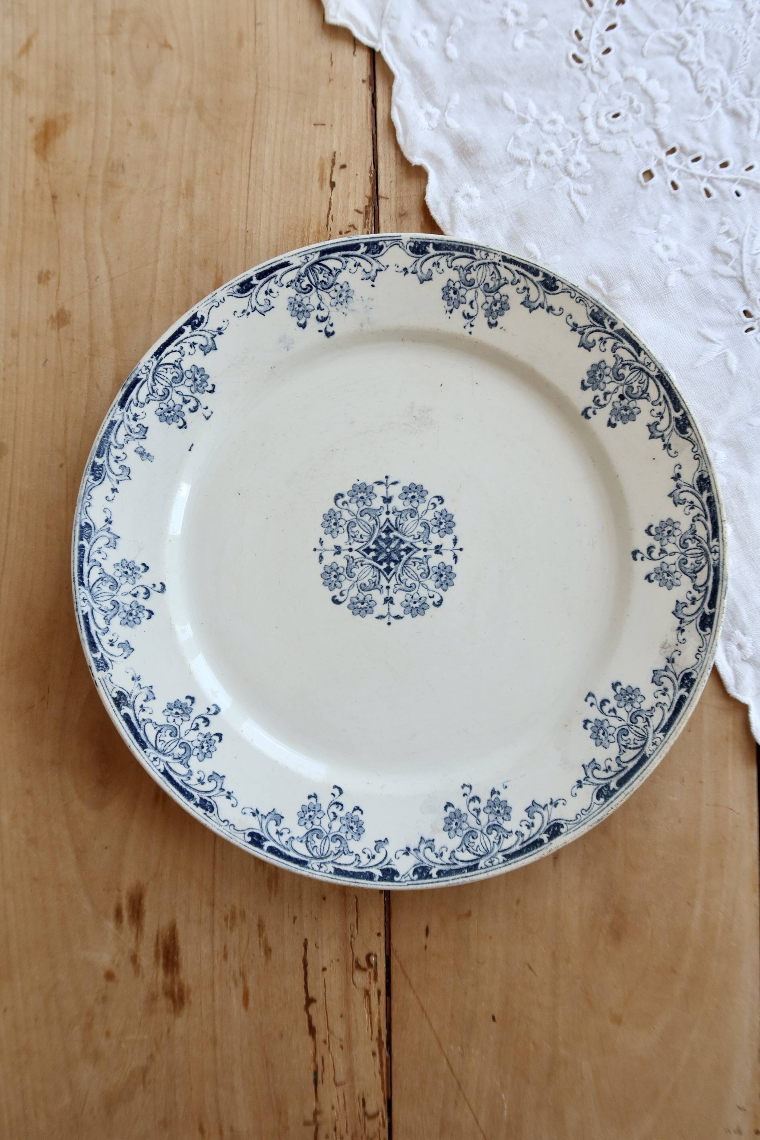 Antique flat plate, ironstone Sarreguemines U&C model Mignon.