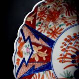 Japanese Imari porcelain dish with radiant decoration and scalloped edges