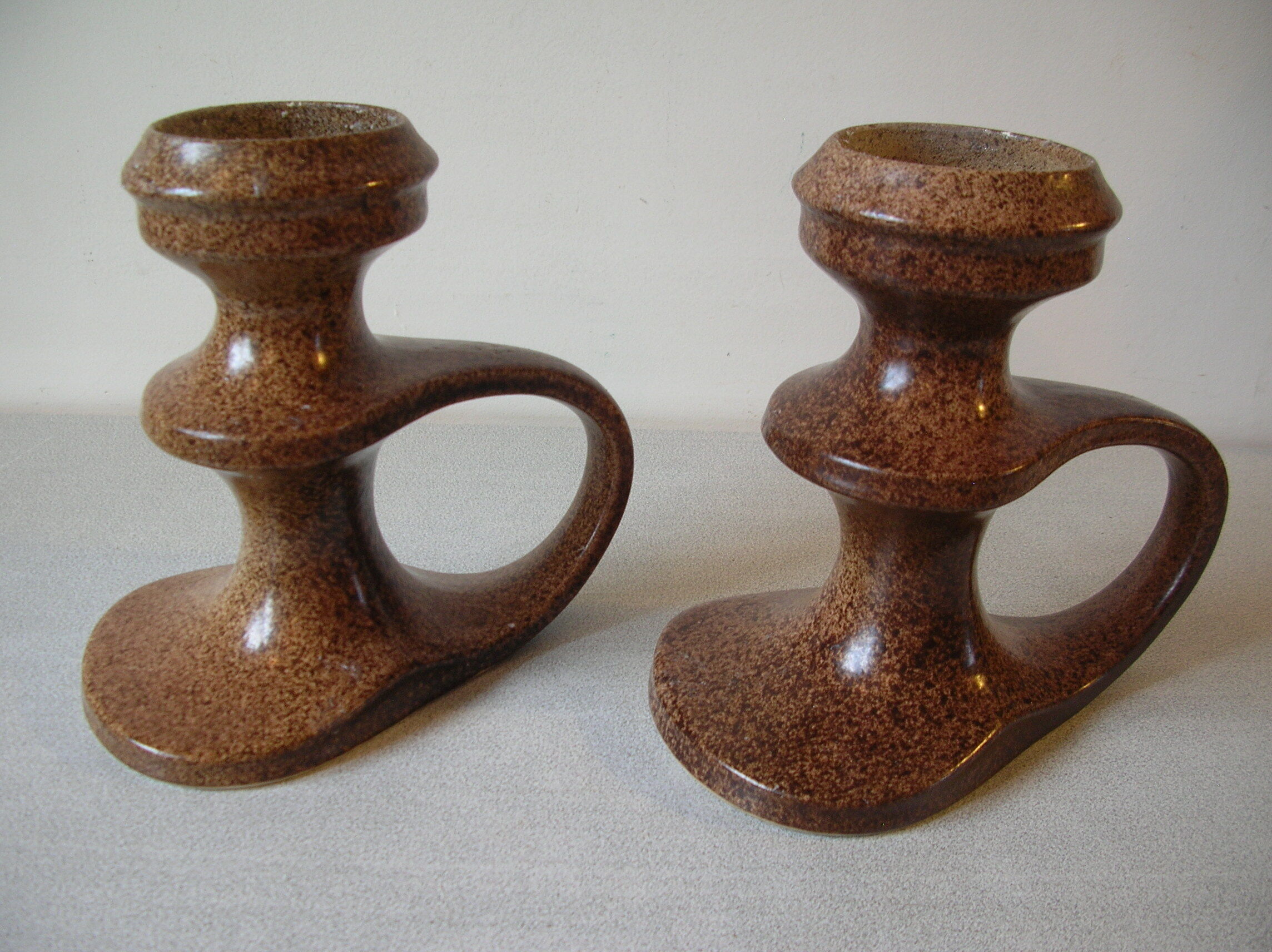 Ancienne paire de bougeoirs en céramique signée Bastian Quimper déco vintage