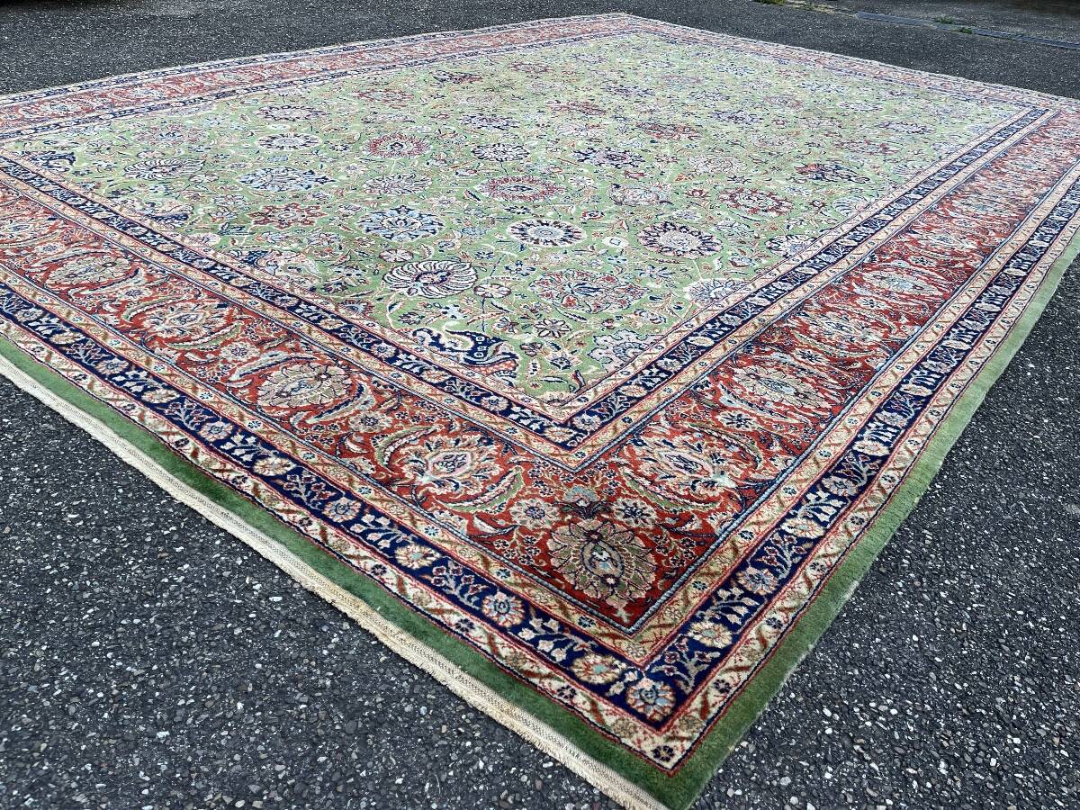 Large emerald Tabriz Persian rug 520x350 cm