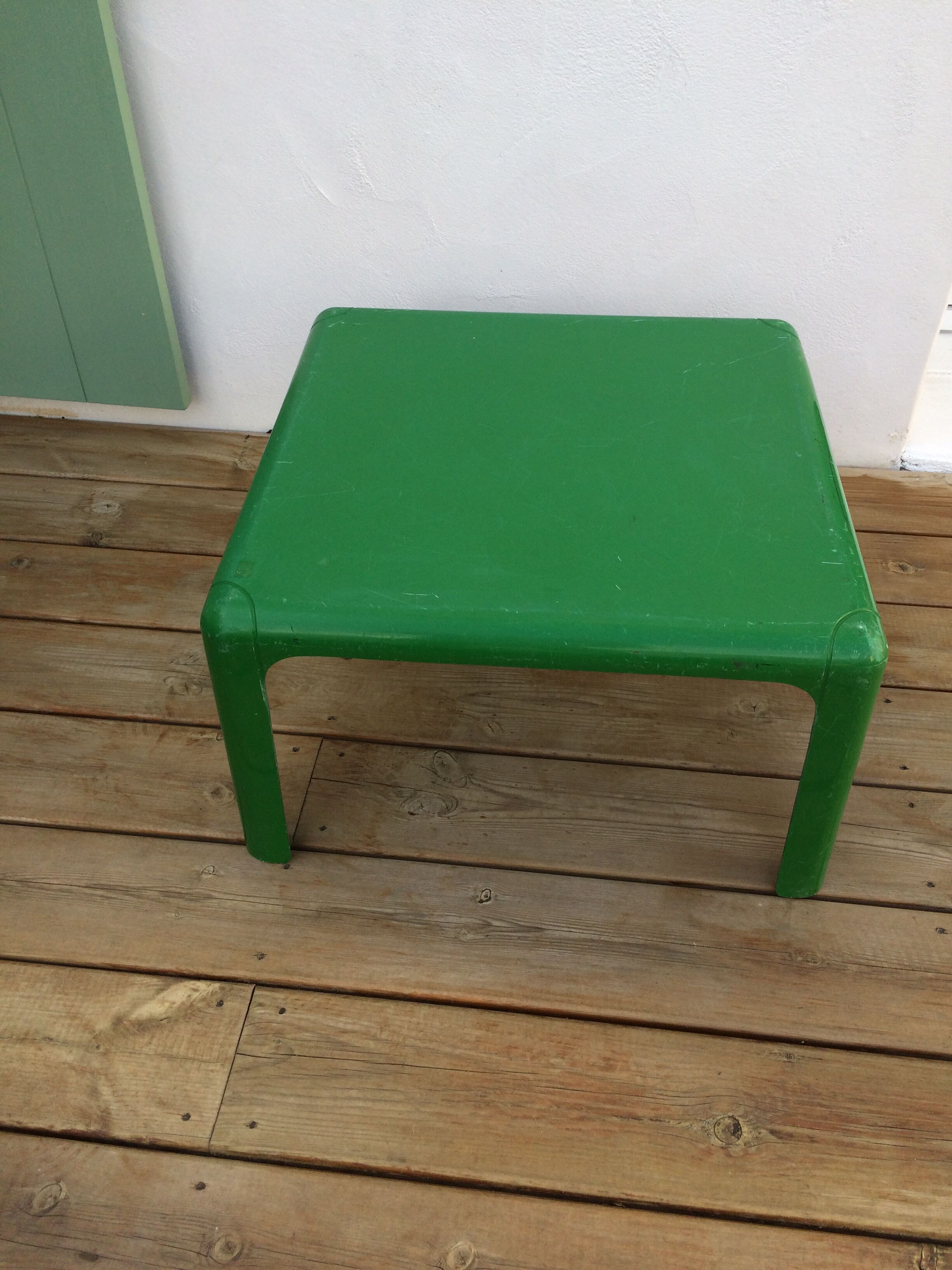 Table low Artemide design Vico Magistretti