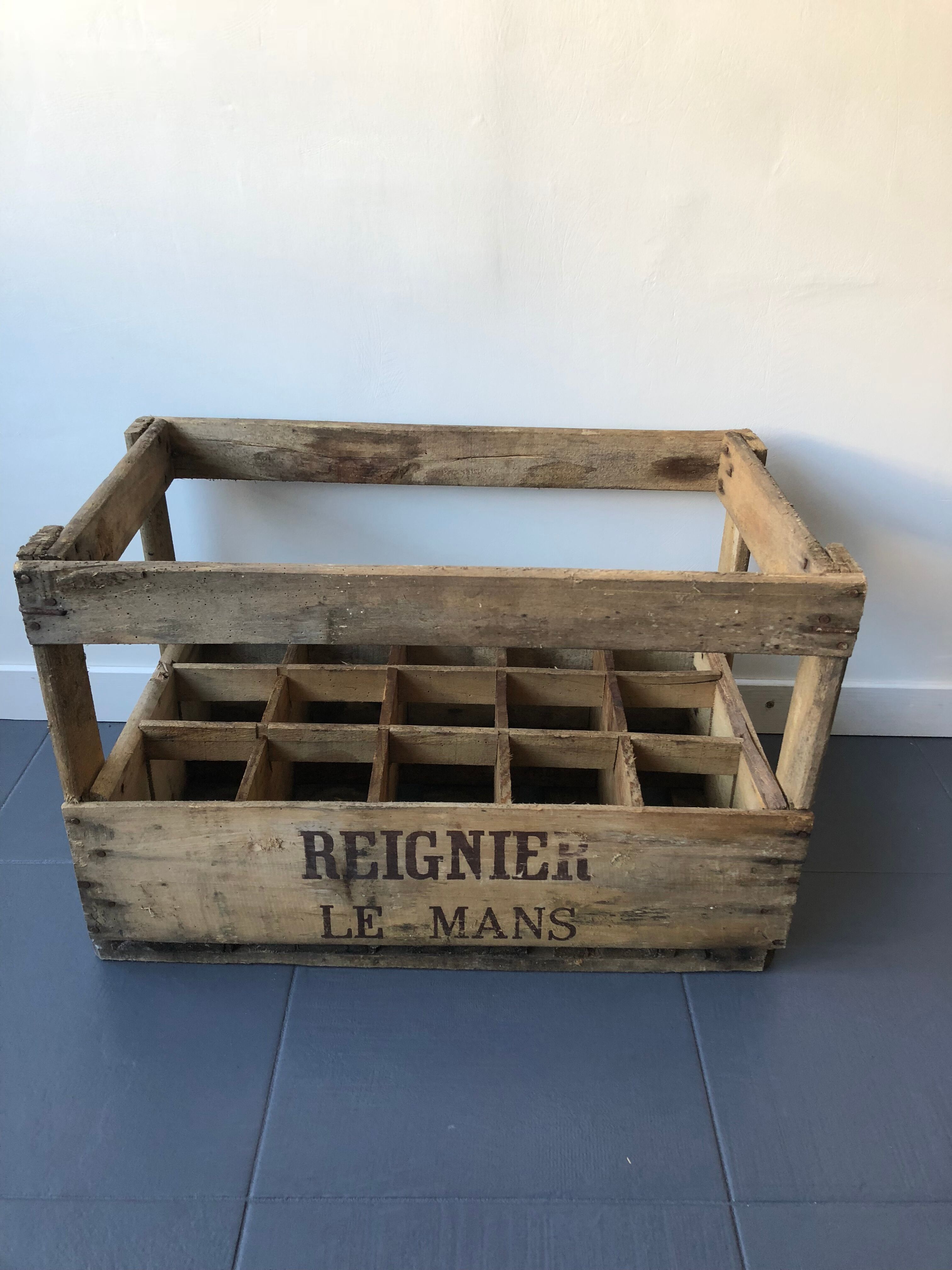 Reign bottle rack
