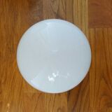 Globe in white opaline - 15 cm