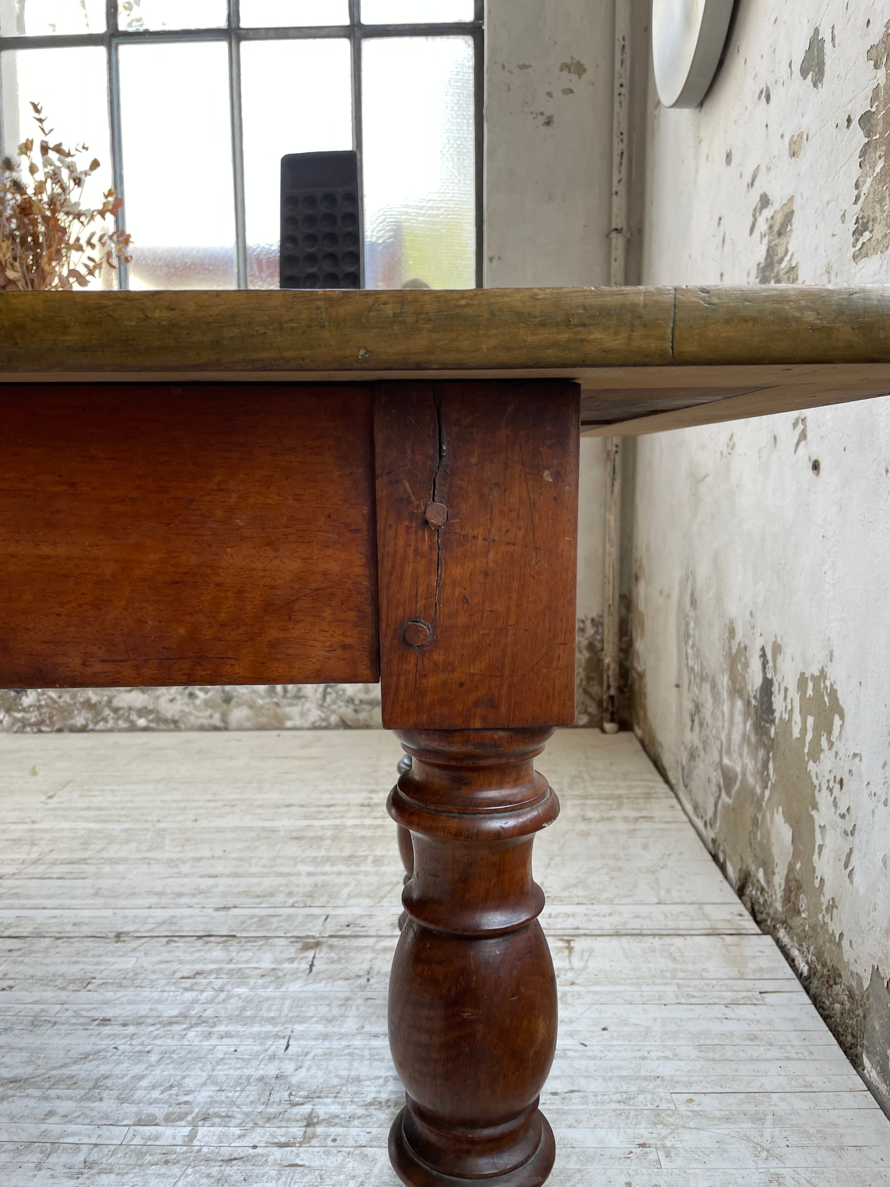 Table of draper firm walnut 260cm