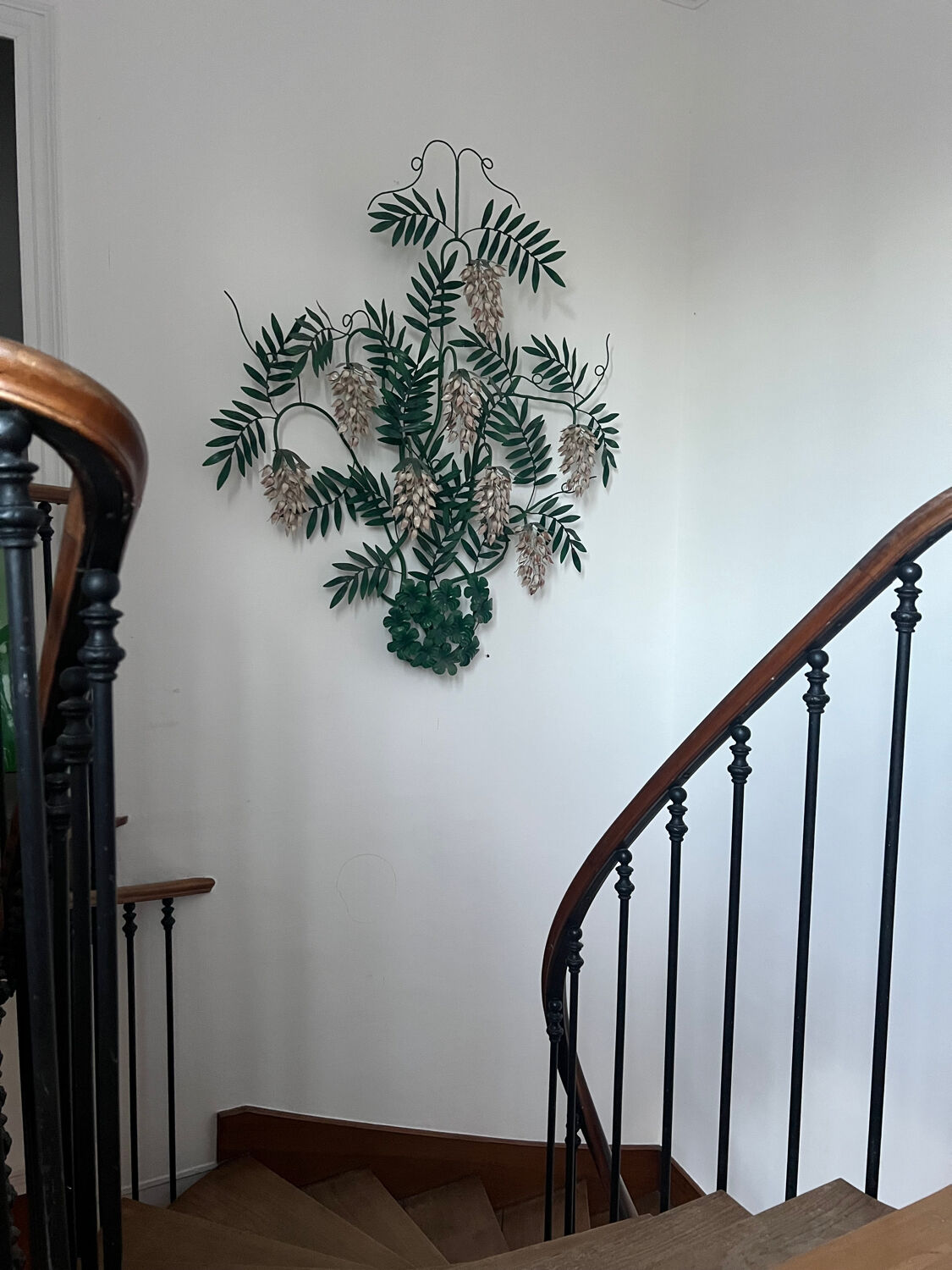 Monumental wall light in Italian wrought iron, attributed to the house.