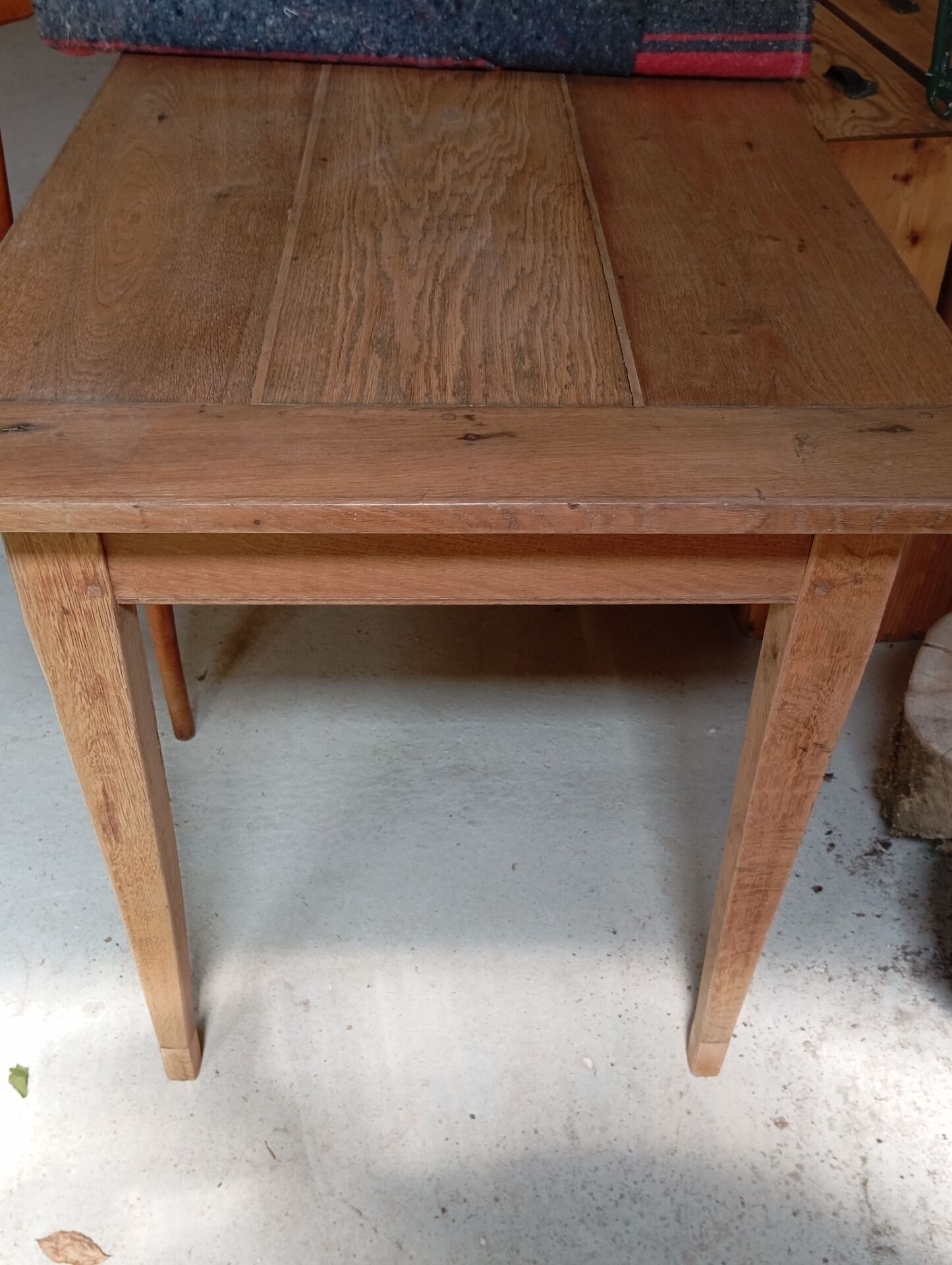 Farm table