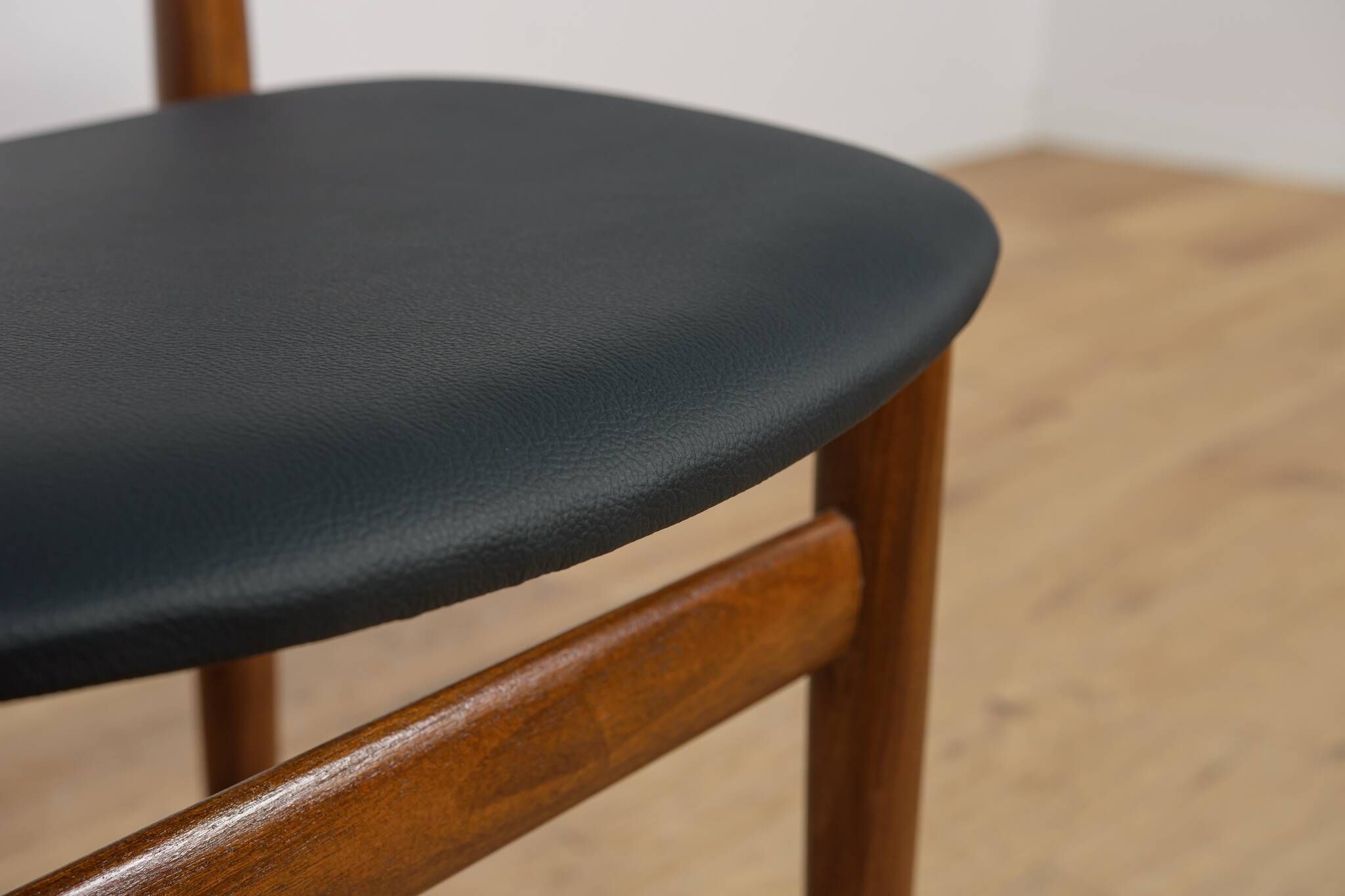 Mid-Century Teak Dining Table & Chairs by Hans Olsen for Frem Røjle.