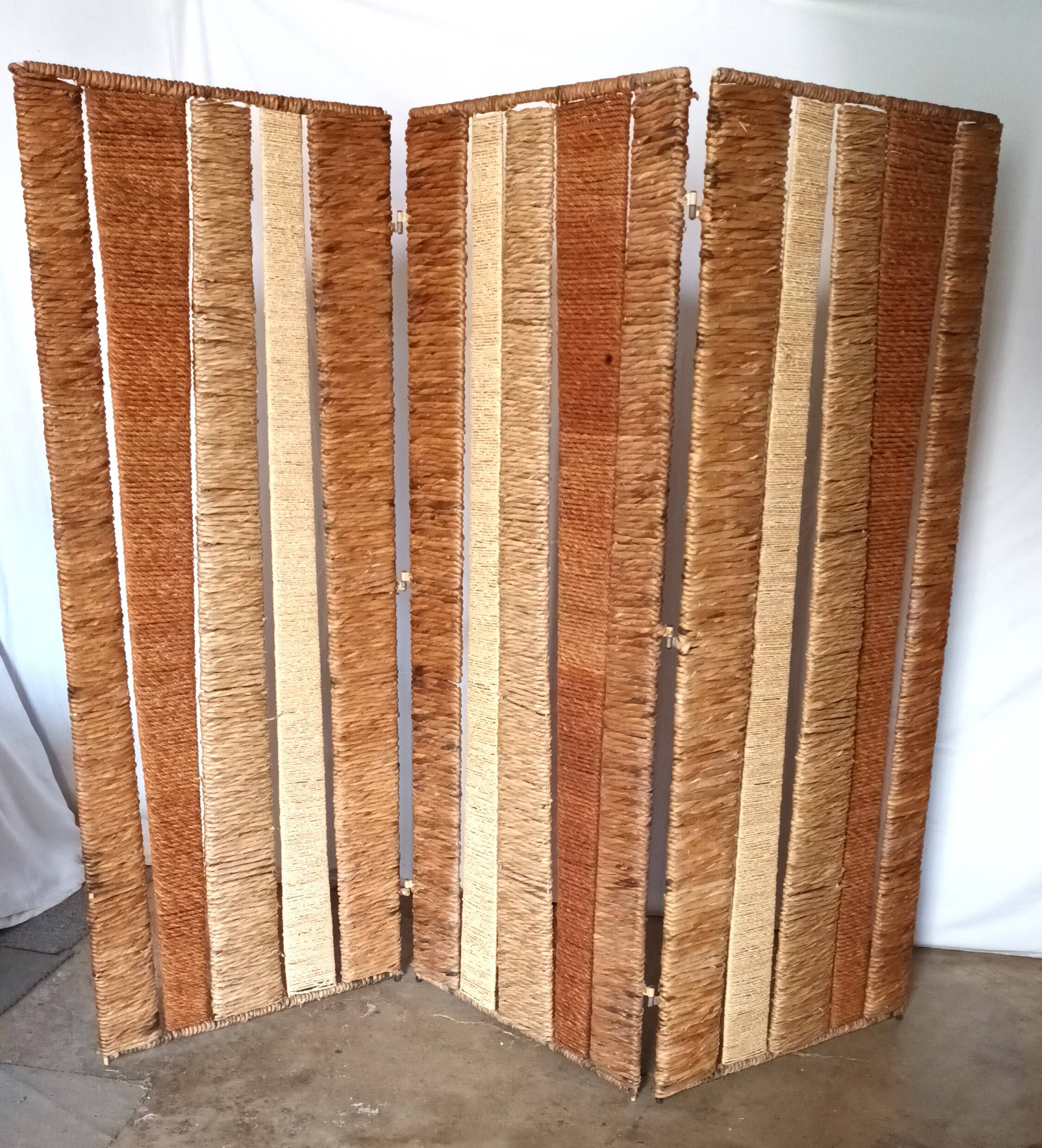 Three-panel screen in natural fibre