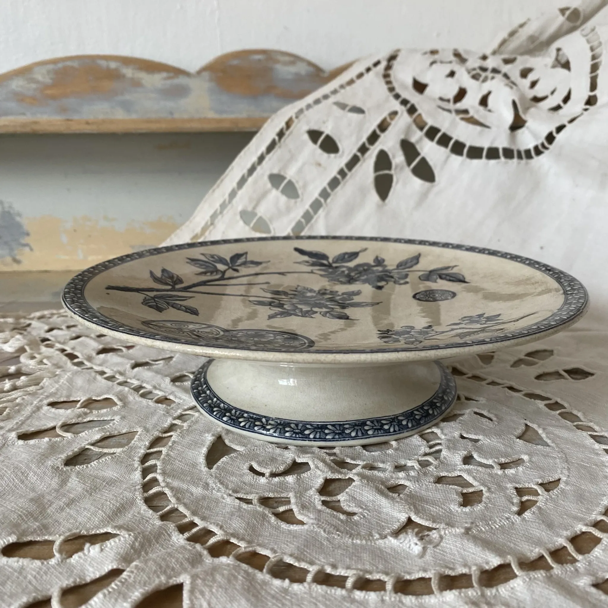 Ironstone cake dish "Marguerite" Large deposit