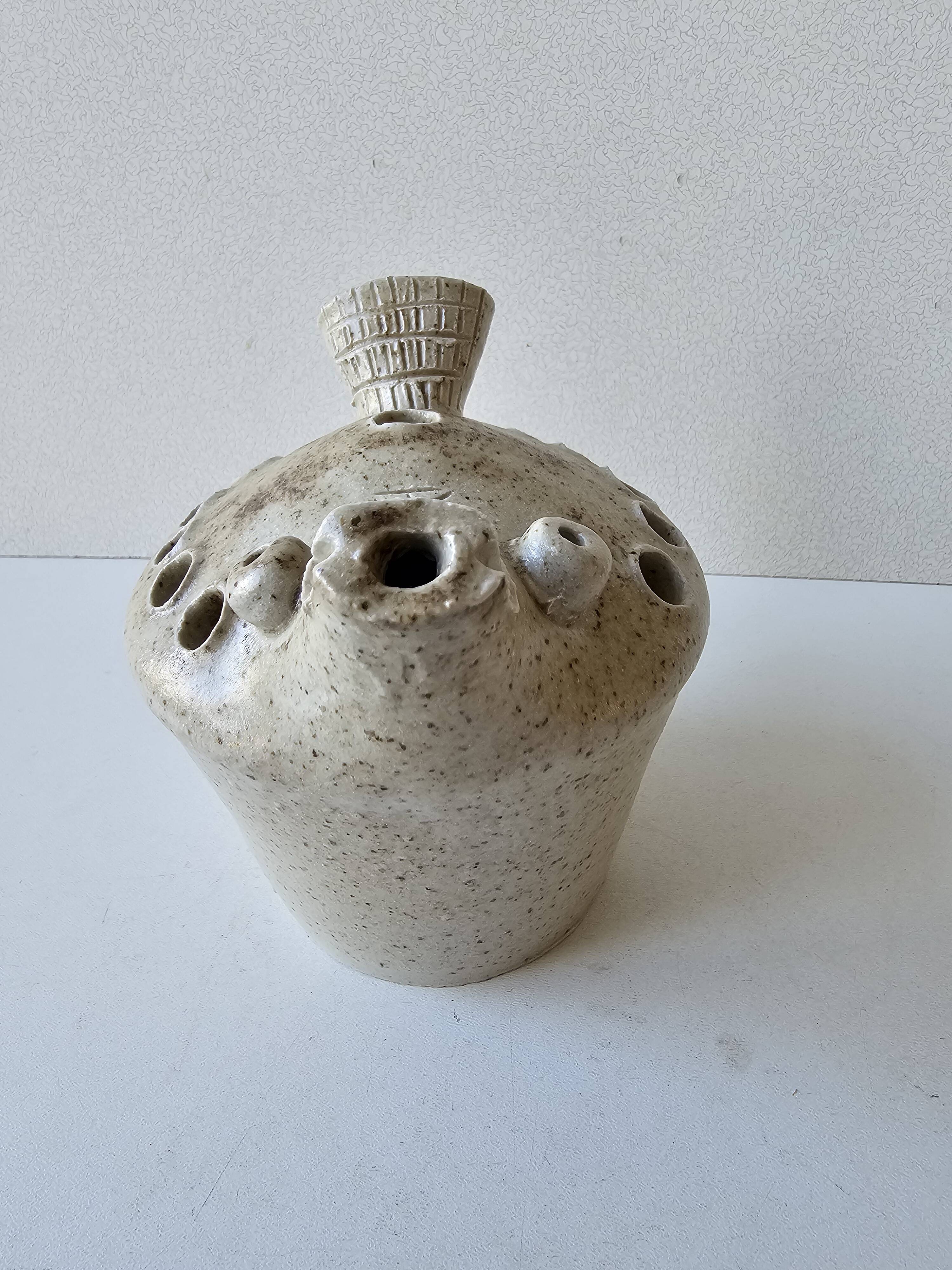 Zoomorphic flower pick in cream-colored glazed stoneware - les argonautes