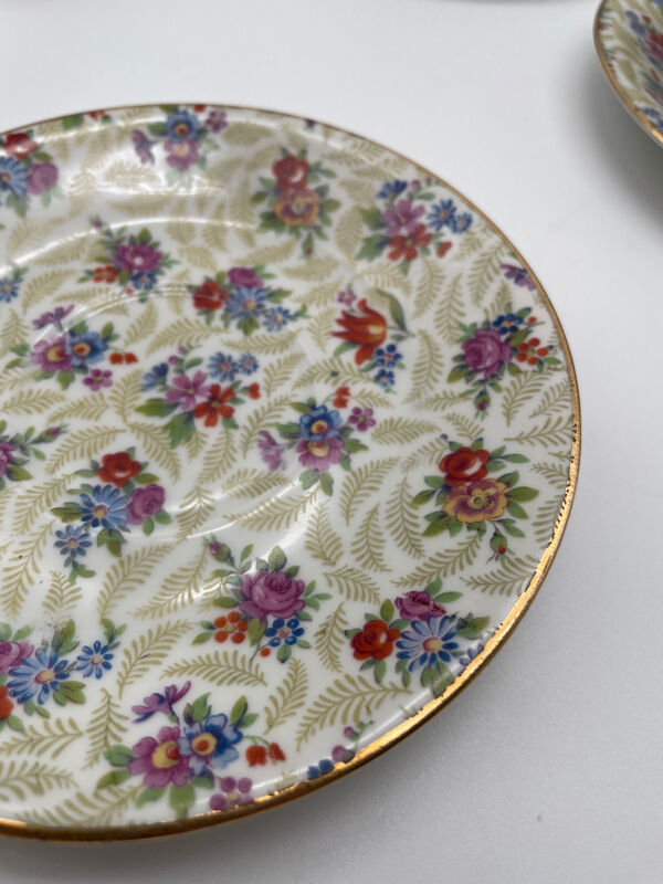 Service 8 tasses à café en porcelaine de Limoges France motif floral et doré