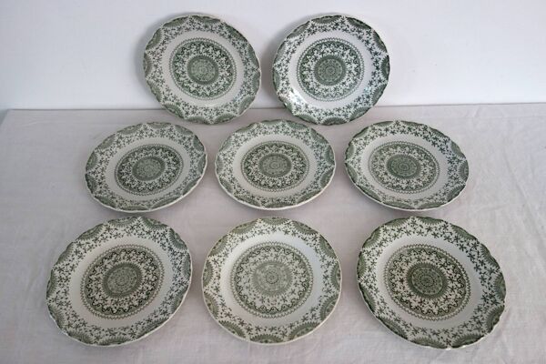 8 assiettes à dessert en terre de fer ''Earthenware