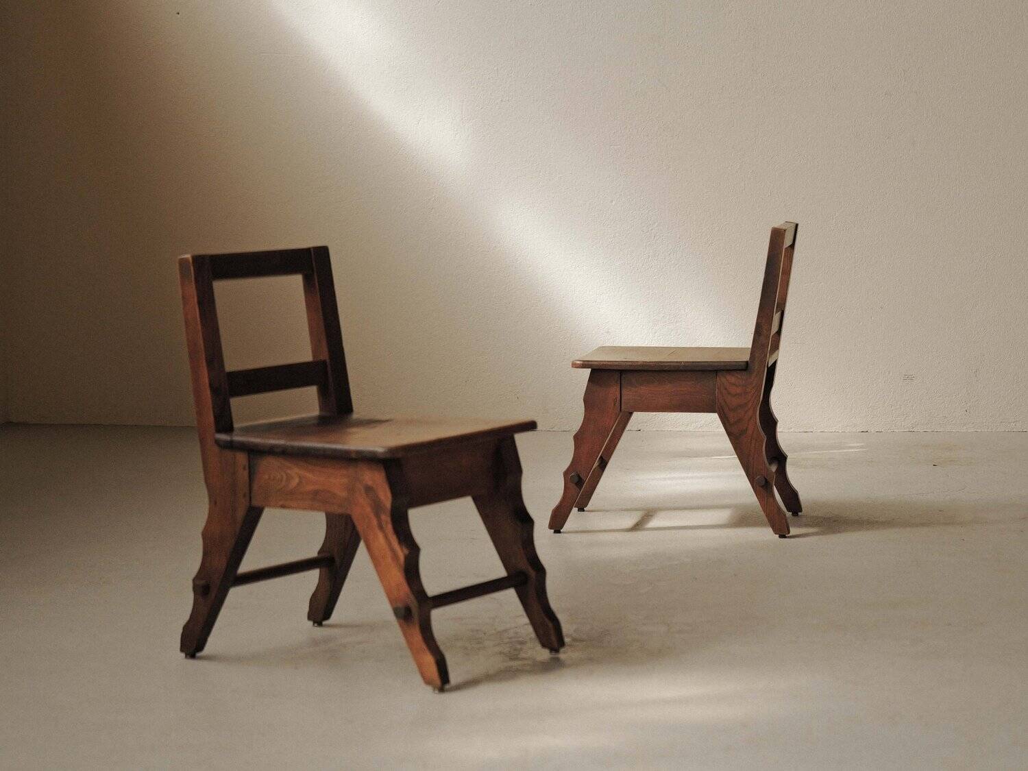 Paire de chaises Modernistes en chêne massif, vers 1940
