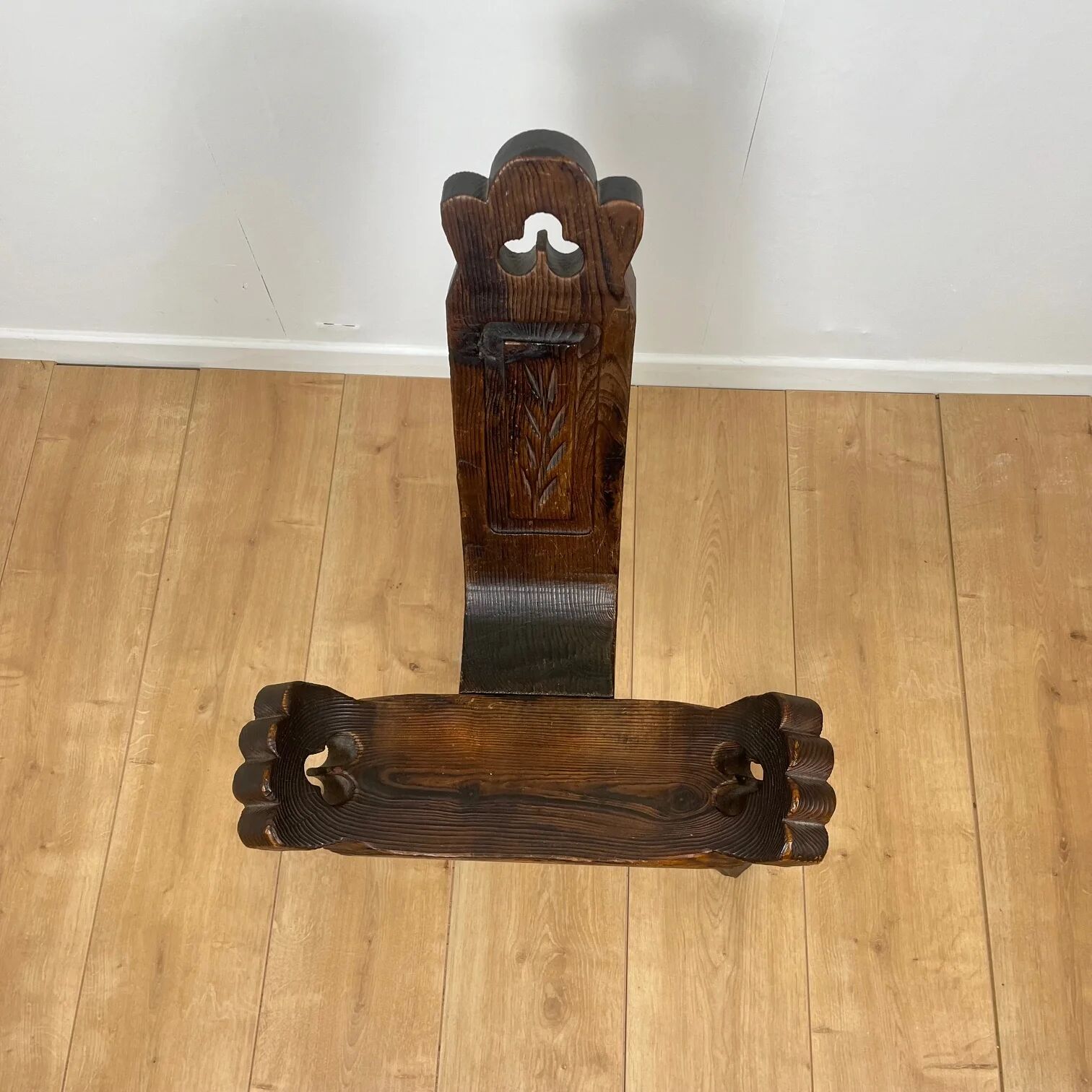 Pair of low tripod chairs in solid wood, mid-20th century.