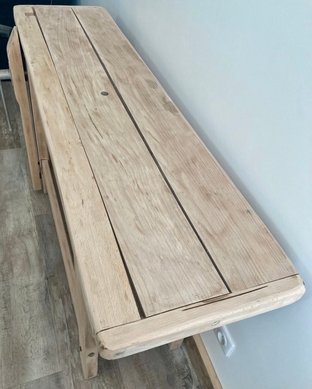 Workbench made of light wood