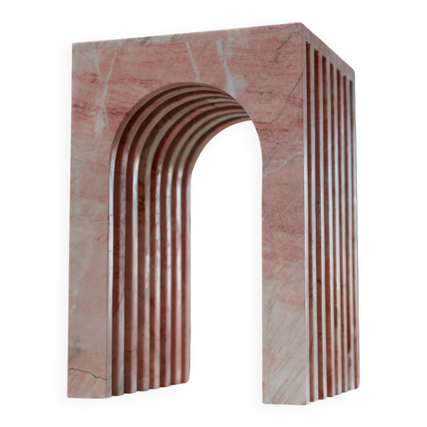 Table d'appoint en marbre rose ''Balance